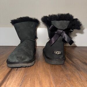 UGG Bailey Bow Boots – Youth Size 4 (EU 36)